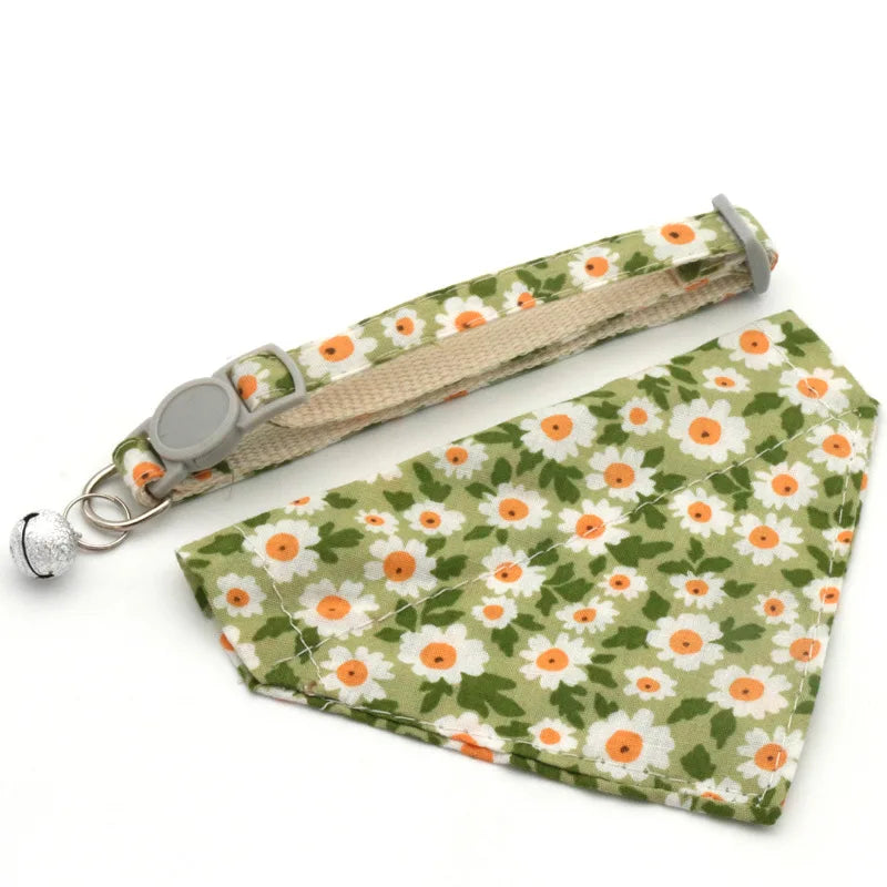 Daisy Breakaway Pet Collar – Soft Bandana Scarf for Cats, Kittens & Small Dogs