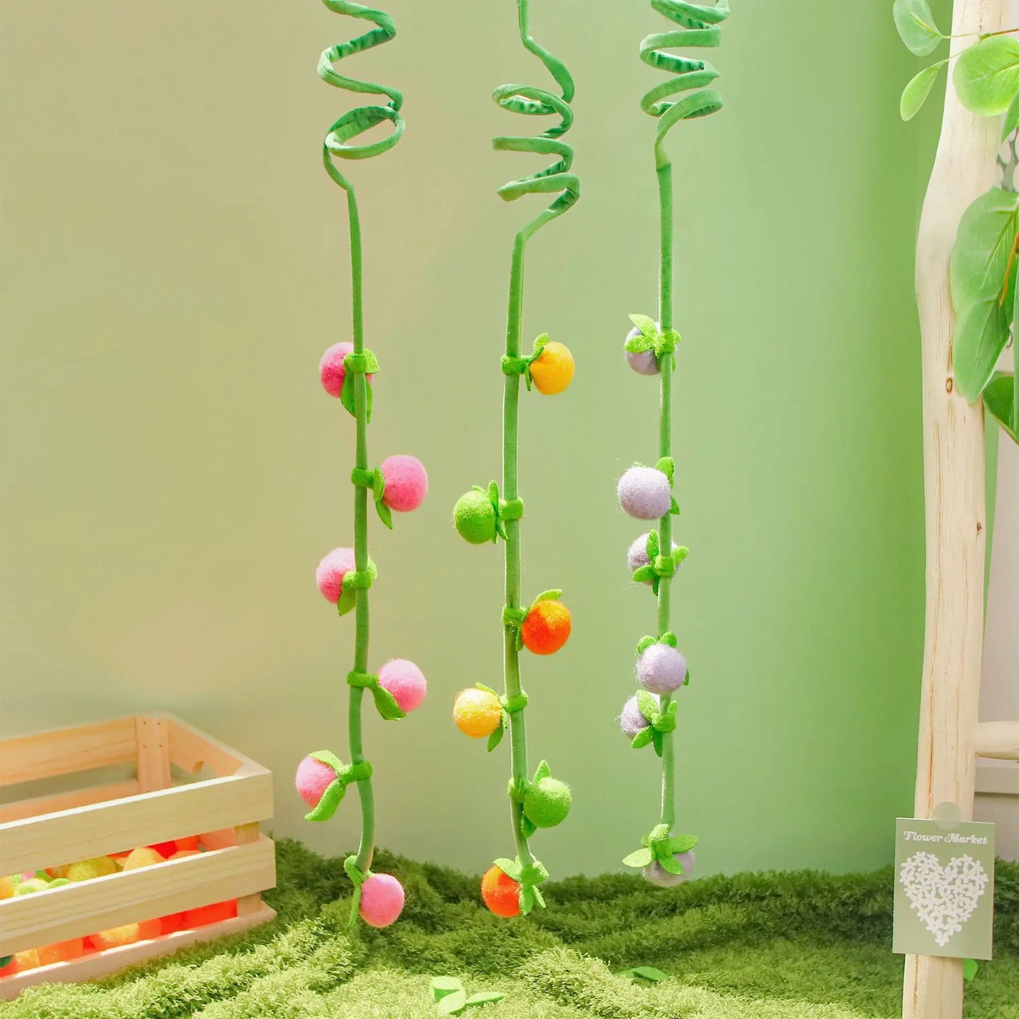 Hanging Catnip Ball with Bell – Retractable Interactive Toy for Cats & Kittens